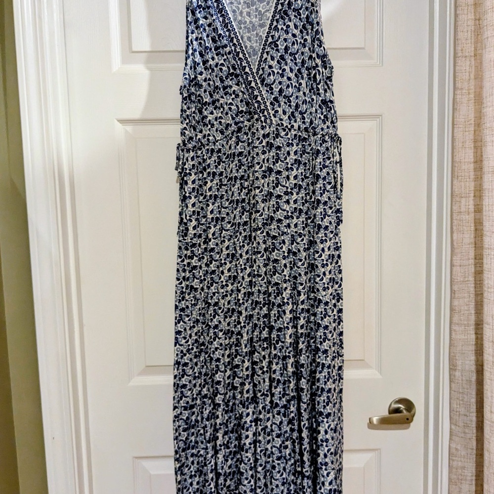 Max Studio Navy and White Floral Maxi Dress